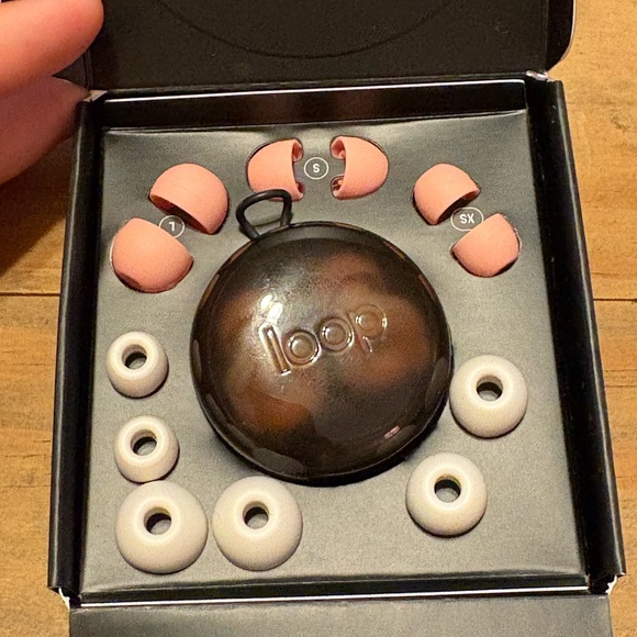 Loop Switch Earbuds - Picture 3 of 6